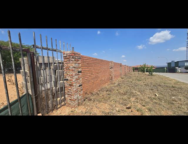 2,660M² VACANT LAND FOR SALE IN STERPARK